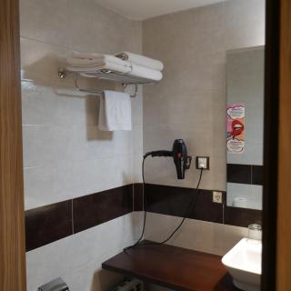 Hostal 4C Cuatro Caminos - Madrid - 5