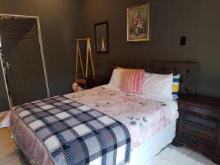 Aloha Menlyn Lodge Ensuite Rooms with shower all with own entrance and unlimited free WiFi - Pretoria - 1