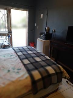 Aloha Menlyn Lodge Ensuite Rooms with shower all with own entrance and unlimited free WiFi - Pretoria - 5