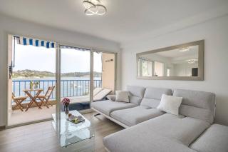 Stunning Waterfront Apartment - 9