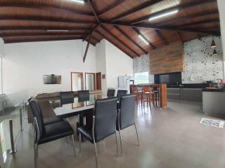 Casa com 5 Suítes, Hidro Aquecida, Piscina e Churrasqueira - 4