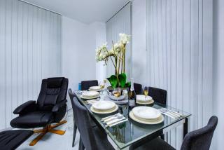 Canary Wharf 2 Bedroom Luxury Apartment - 4