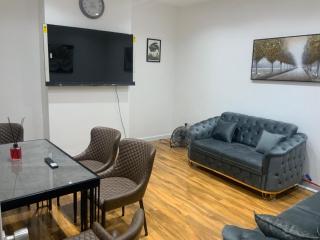 2 Bedroom Appartment - Barking - 0