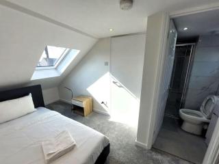 Spacious 5 bedroom House London - Dagenham - 3