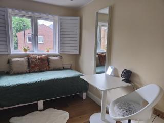 Clifton House O2 & Excel Rooms with private bathroom and Breakfast option - Londra - 1