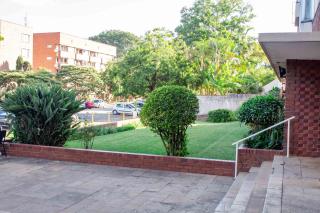 Apartment Sleeps 4 2 Baths Free Parking - 3