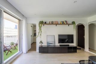 Spacious & Cozy 2-Room with Balcony - Puteaux - 0
