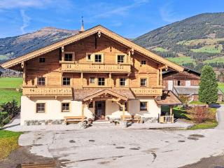 Apartment Althaus 1 by Interhome - Neukirchen am Großvenediger - 0
