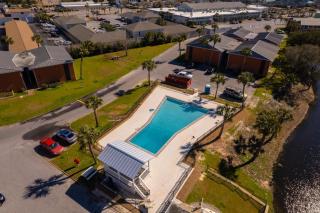 Coastal Hideaway-Pet Friendly-Pool-Tennis-Near Shops! - Destin - 9