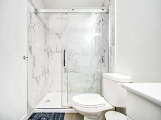 Cozy & Stylish 2Br-condo 2min from bell center 314 - 1