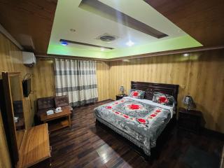 Blue Sky Hotel & Restaurant - Skardu - 1