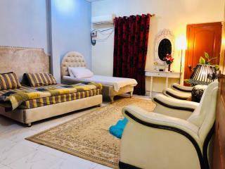 Aimys Villa Guest House - Multan - 8
