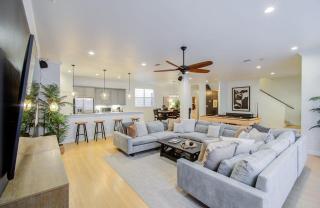 Best of Midtown-3 Bedrooms Minutes to Attractions - 0