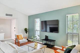 Charming 3 Bedrooms Escape w Pool Yard Foosball - Plano - 3