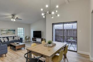 Spacious Bright and Modern Home with Pool - Dallas - 1