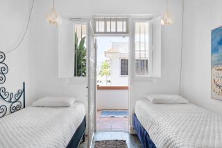 2br w private roofdeck, steps to sand! GEN AC - 20 Up - San Juan - 3
