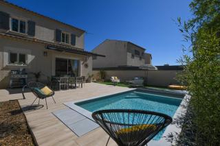 Entre les Alpilles, la Mer, la Camargue, à huit kilomètres de ARLES ,Villa des jasmins ,piscine,3 chambres ,climatisation, wifi fibre - Raphèle - 7