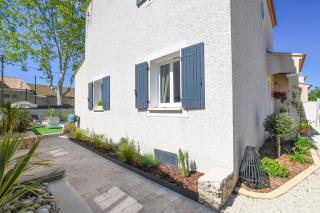 Entre les Alpilles, la Mer, la Camargue, à huit kilomètres de ARLES ,Villa des jasmins ,piscine,3 chambres ,climatisation, wifi fibre - Raphèle - 2
