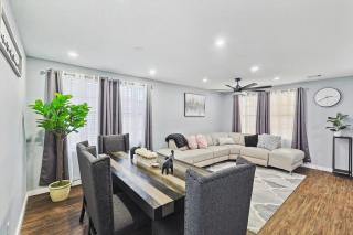 4 Bedrooms Brick Retreat with Gameroom & Backyard - Grand Prairie - 4