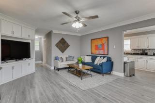 Beautiful House for BIG Groups with a Cinema Room - 2