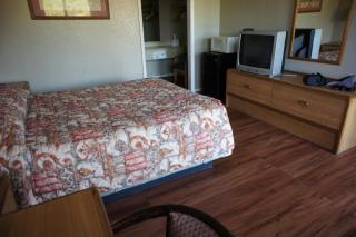 Executive Inn & Suites - Orange - 8