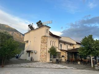 Hotel Tepelena - Tepelenë - 9