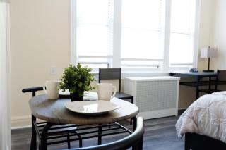 Newly Renovated - Minutes from the City - Woodside - 1