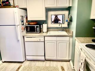 Ocean Front 2BR Condo Amazing Sunrise View - Ormond Beach - 3