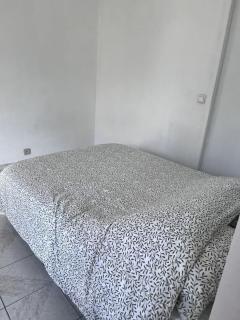 2 pièces idéalement situé 5 min de la mer à pied - 5