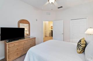 Tropical style ground floor unit in Bahama Bay - 8