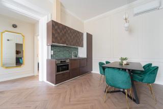 Luxurious Prestige Apartment on the St Stephen Road - Budapest - 4