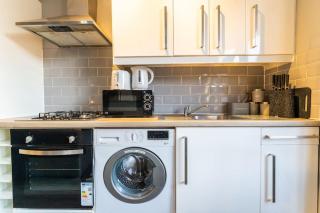 Glorious 2 - bed Flat with Free Parking - Birmingham - 6