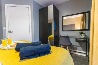 Glorious 2 - bed Flat with Free Parking - Birmingham - 2