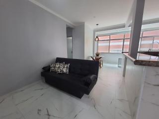 BEIRA MAR II dorm ap207 - TUPI - 15 metros da praia - 2 dormitórios com VARANDA - WI FI e acomoda até 8 pessoas - ESTACIONAMENTO Gratuito - Praia Grande - 2