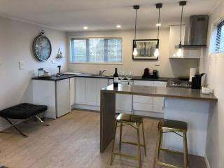 Self contained studio apartment close to Mission Estate - Napier - 6