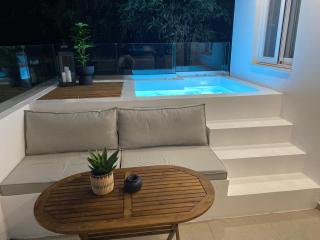 Theros Luxury Apartment - 6