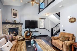 3 Bedroom Ski In, Ski Out Townhome At Snowflake Lift - 8