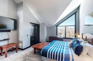 3 Bedroom Ski In, Ski Out Townhome At Snowflake Lift - 4