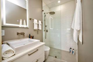 Luxury Condo at Harbour Walk - 2