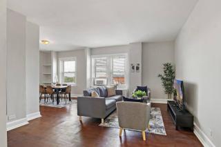 Sleek & Spacious 3BR Apartment - Hyde Park 1004 - Chicago - 0
