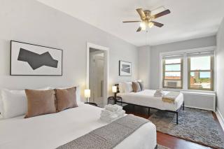 Sleek & Spacious 3BR Apartment - Hyde Park 1004 - Chicago - 1