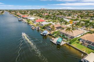 Island House SW Cape - waterfront private home locally owned & managed, fair & honest pricing - Cape Coral - 8