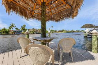 Island House SW Cape - waterfront private home locally owned & managed, fair & honest pricing - Cape Coral - 1
