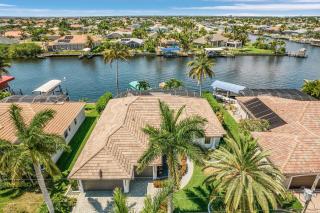 Island House SW Cape - waterfront private home locally owned & managed, fair & honest pricing - Cape Coral - 9