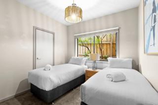 Seaside Retreat - Steps from Surf and Cafes - 1