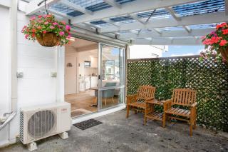 Seaside Escape is close to the beach - Auckland - 1
