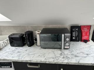 Newly decorated Studio Flat - 4