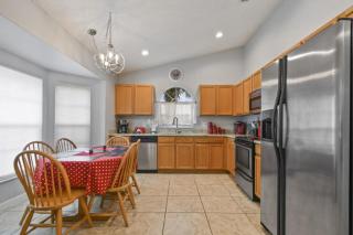 Themed 4BR house pool game room 10 min Disney - Orlando - 1
