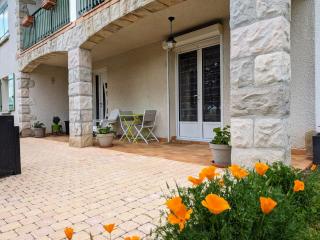 Appartement Spacieux avec Jardin Privatif, Proche du Puy-en-Velay et d'un Golf, WiFi Inclus - FR-1-582-286 - 1