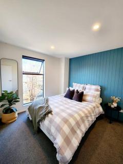 Central Home with Internal Garage - Close to CBD! - Christchurch - 9